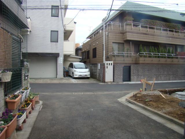 Local photos, including front road. Local (12 May 2013) Shooting