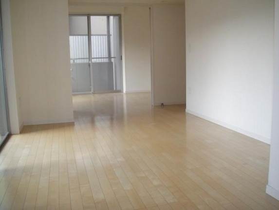 Living and room. Pets welcome breeding