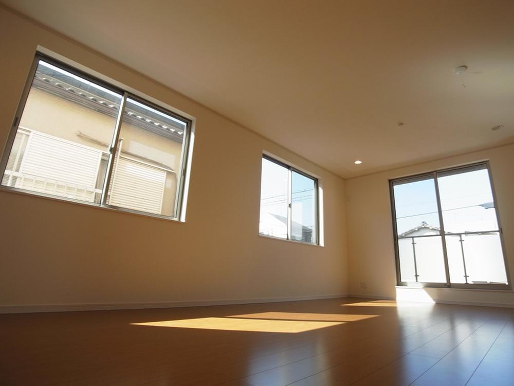 Living. Living of the opening there is a bright feeling of freedom