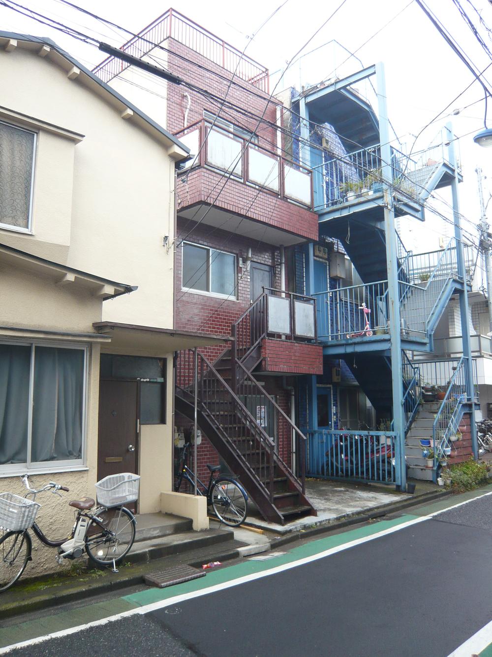 Local photos, including front road. Local (December 10, 2013) Shooting