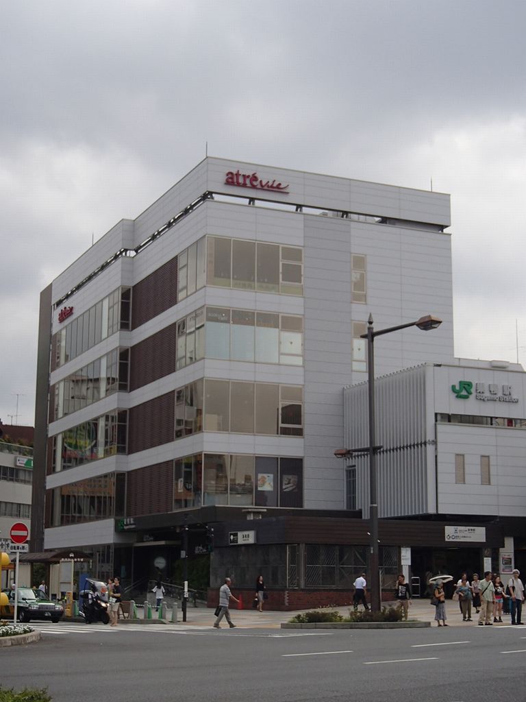 Shopping centre. Atorevi Sugamo until the (shopping center) 175m