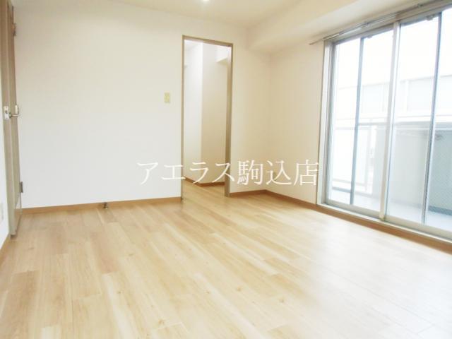 Living and room. Bright living room of the two-sided lighting