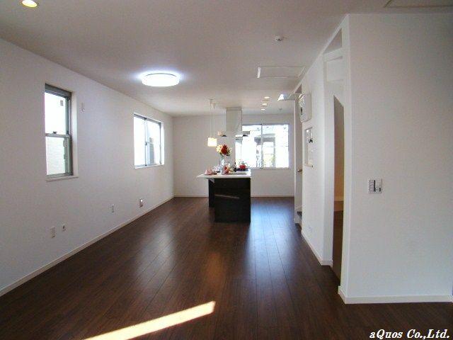 Same specifications photos (living). Same specifications