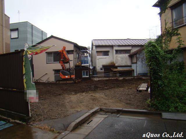 Local photos, including front road. Local (11 May 2013) Shooting