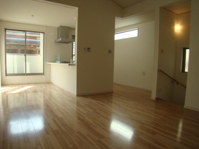 Same specifications photos (living). Same specifications