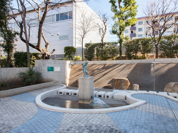 Surrounding environment. TaniTadashi river water park (about 80m ・ Walk in 1 minute) a sunny day, Hey want to walk green road or street, Peace of mind to the park to play with the dotted.