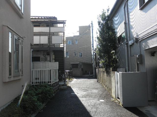 Local photos, including front road. Local (11 May 2013) Shooting