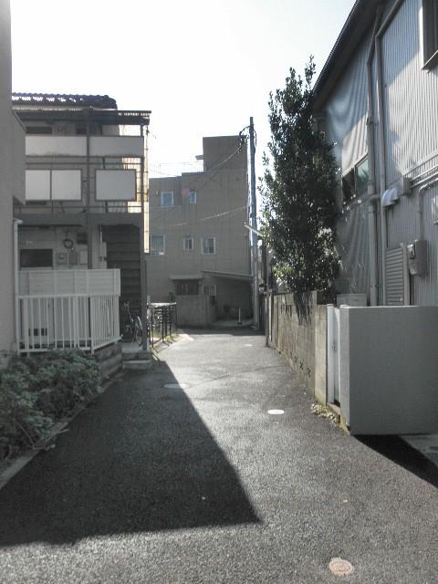 Local photos, including front road. Local (11 May 2013) Shooting