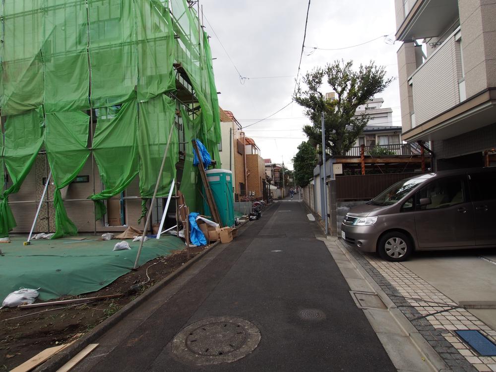 Local photos, including front road. Local (11 May 2013) Shooting