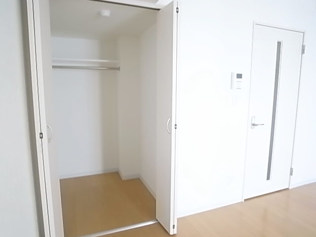 Receipt. Storage is a convenient walk-in closet with.