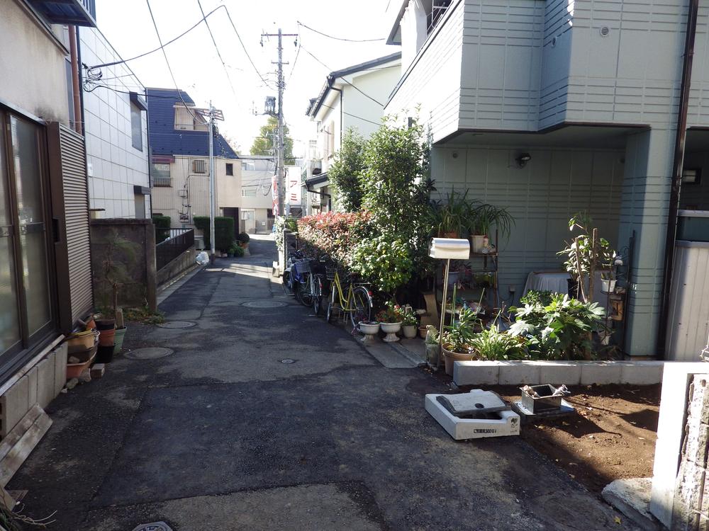 Local photos, including front road. Local (11 May 2013) Shooting