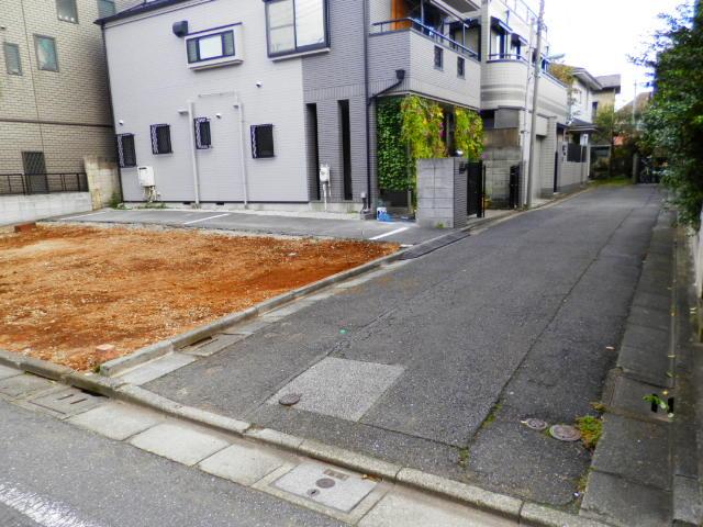 Local photos, including front road. Local (11 May 2013) Shooting