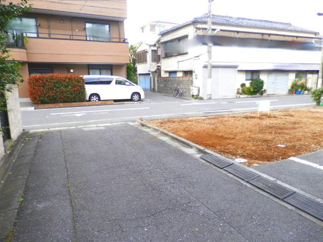 Local photos, including front road. Local (11 May 2013) Shooting