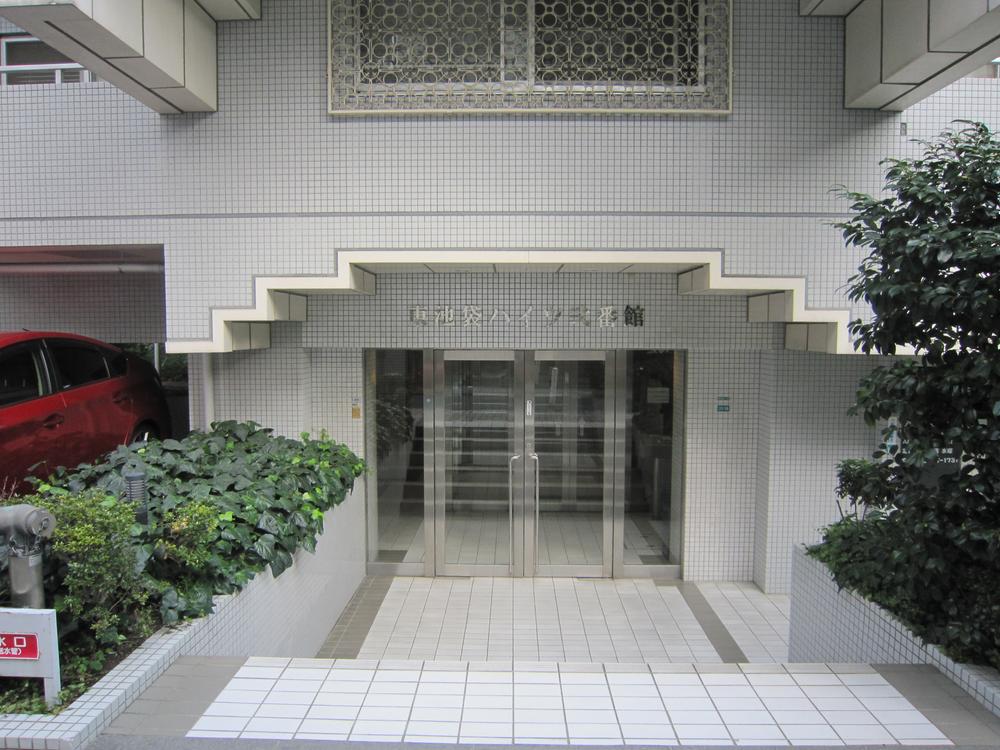 Entrance. Entrance (2013 November shooting)