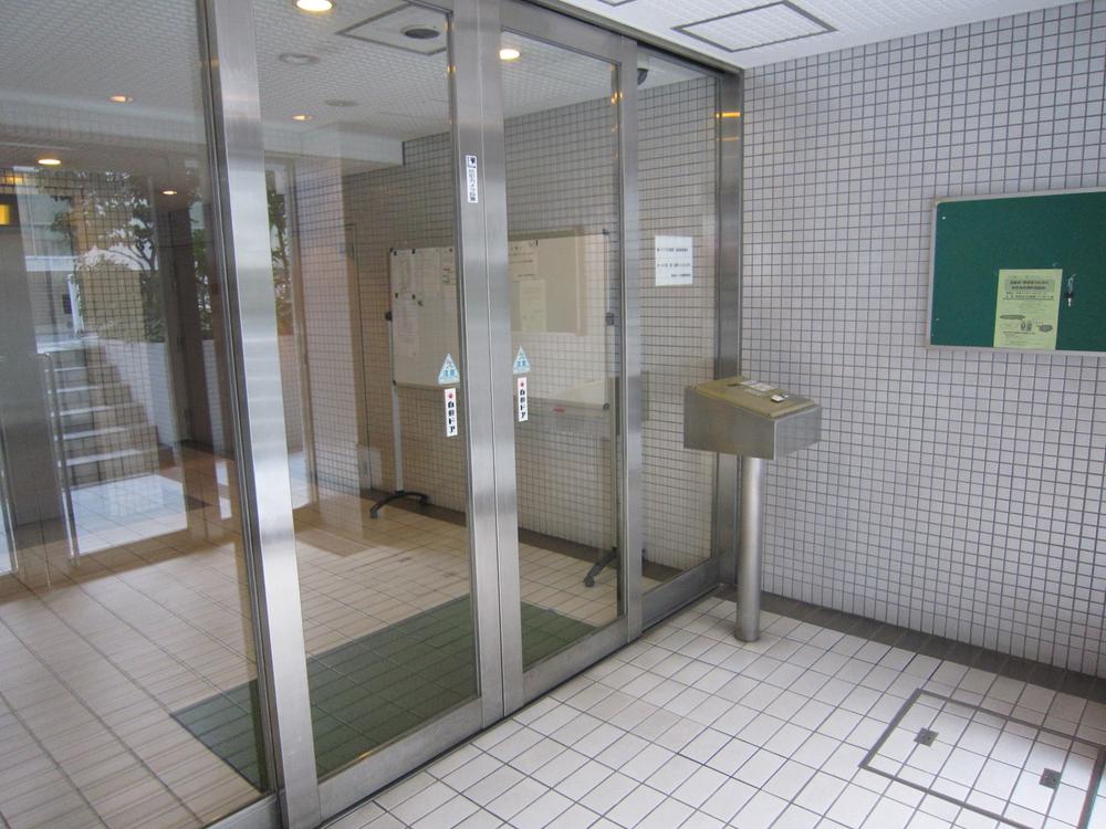 Entrance. Entrance (2013 November shooting)
