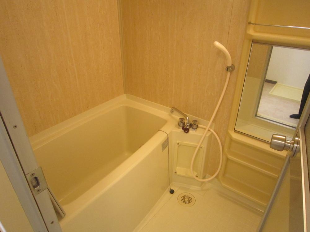 Bathroom. Bathroom (2013 November shooting)