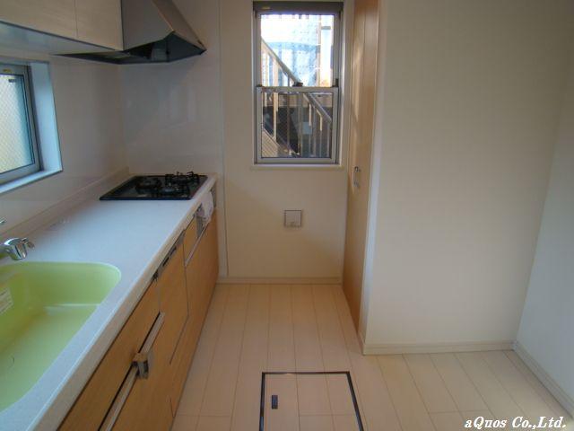 Kitchen. Indoor (11 May 2013) Shooting