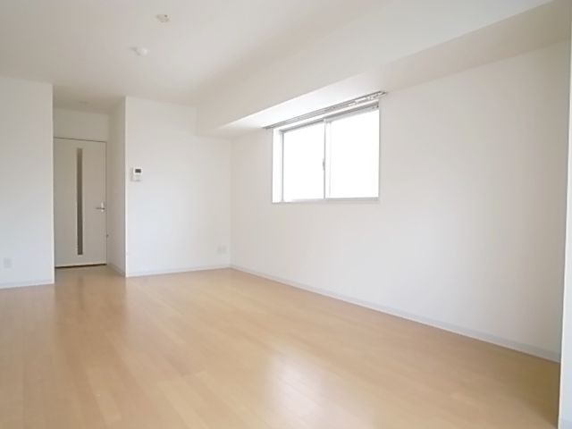 Living and room. Kitchen from Western-style. It is with a closet. 