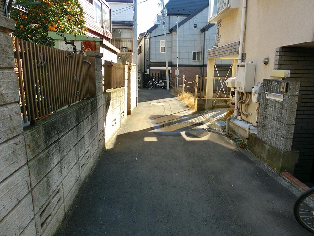 Local photos, including front road. Local (12 May 2013) Shooting