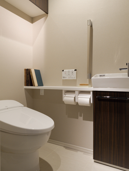 Other.  [With hand washing counter ・ Tankless toilet] Installing a compact hand washing counter. You can feel the breadth and clear even to look at the clean design. Also, Adopt a tankless toilet to produce a space that spread. In washing the amount of water used is small type, Water-saving is made to the reduction of CO2 emissions, Friendly specifications also an environmental perspective in economic. Adopt a heating toilet seat with warm water washing function with our easy-care type of deodorizing function.