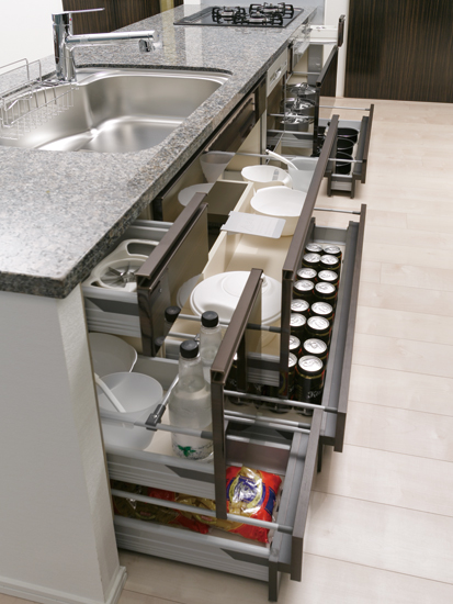 Kitchen.  [Sliding storage] Easily taken out the things in the kitchen, Open and close smoothly, Adopt a sliding storage. Other facilities ・ specification / Stainless steel range hood ・ Quiet sink ・ Glass top plate gas stove ・ Single lever shower faucet ・ Spice rack ・ Foot sliding storage ・ Smart pocket (with child lock), etc..