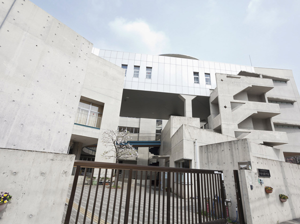 Surrounding environment. Chitose Bridge Junior High School (about 1040m ・ Walk 13 minutes)