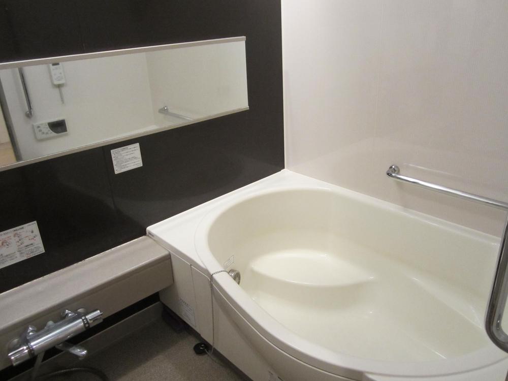 Bathroom. Indoor (12 May 2013) Shooting