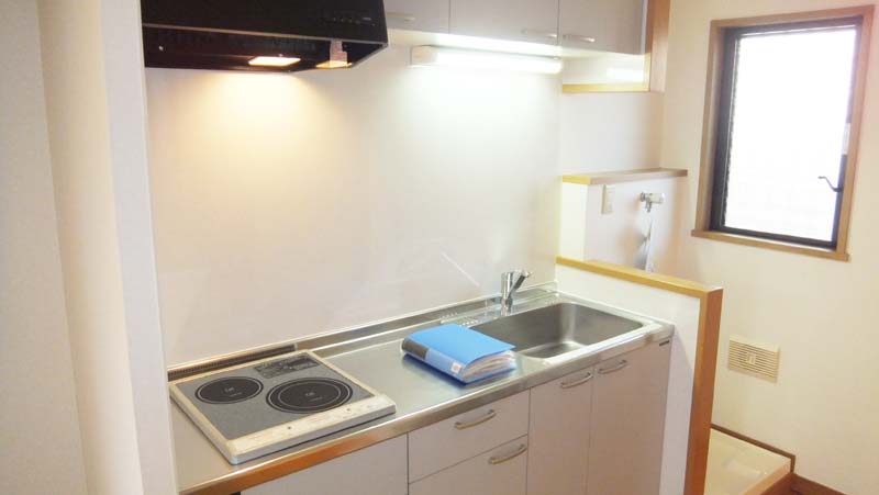 Kitchen. Ventilation good have a window in the kitchen. Left is the refrigerator storage. 