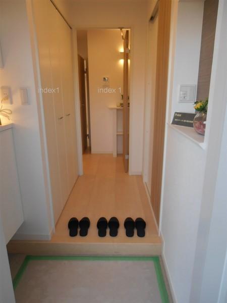 Entrance. Neat entrance space ☆