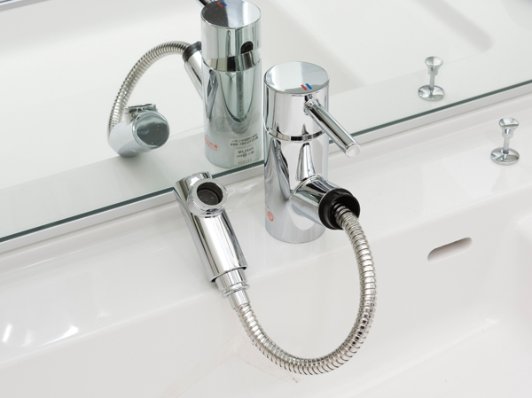 Bathing-wash room.  [Single lever faucet] The vanity is, Head is pulled out, It has adopted a convenient single-lever faucet, for example, when you wash basin bowl.
