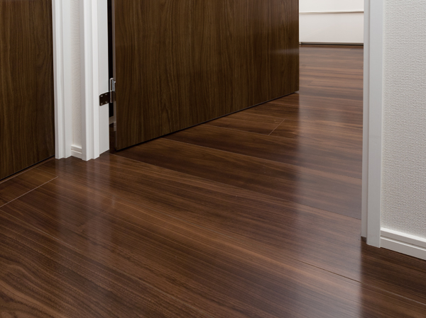 Other.  [Full-flat design] Such as falling stumbled, As much as possible to eliminate the floor level difference in the dwelling unit in order to avoid unexpected accidents in the dwelling unit, It has achieved a full flat floor.  ※ Entrance, balcony, Except for the doorway of the bathroom.