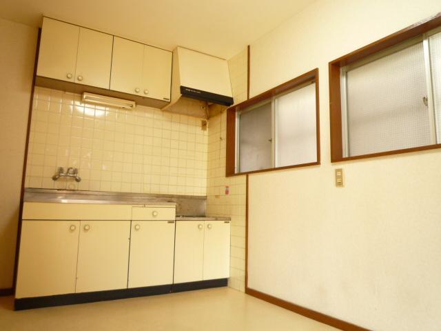 Other room space. Kitchen is good ventilation in with one window 2