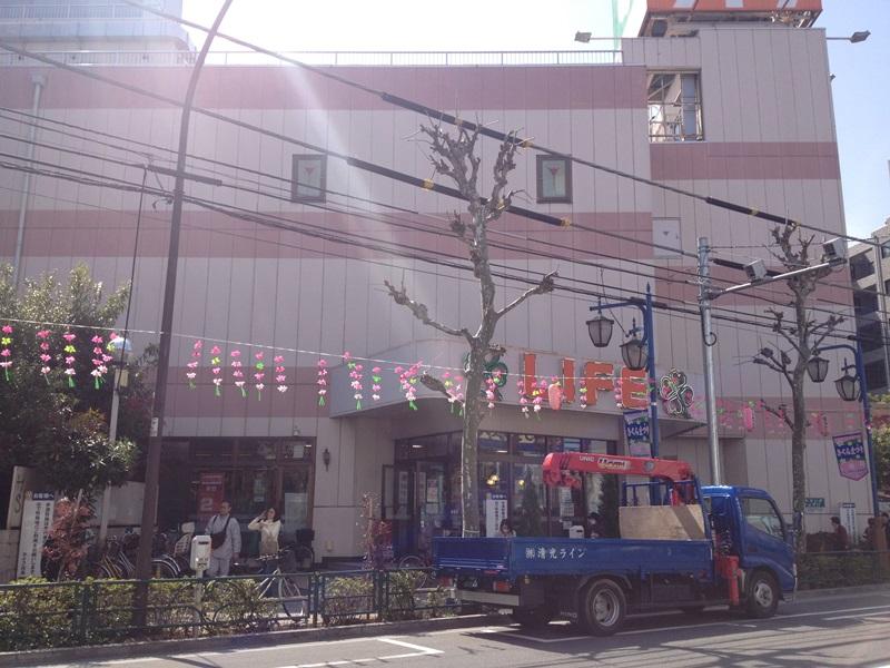 Supermarket. Life up to 400m