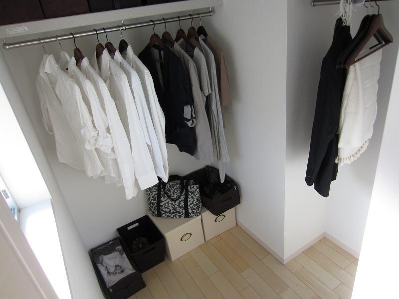 Receipt. A Building Walk-in closet