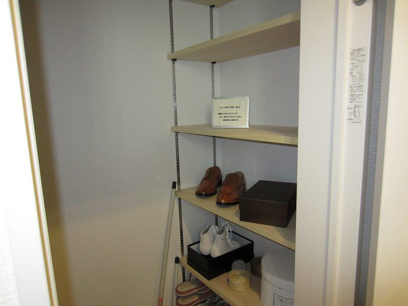 Receipt. A Building Shoes closet