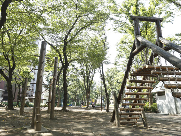 Surrounding environment. Nishi-Ikebukuro park (about 240m / A 3-minute walk)