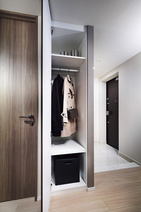 Directions to the model room (a word from the person in charge)