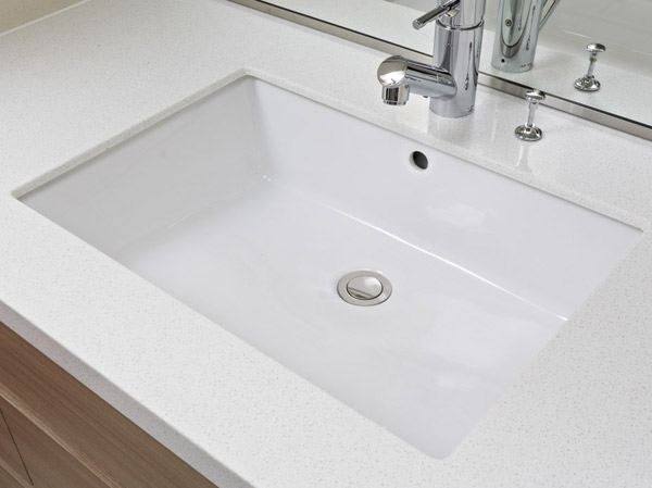 Bathing-wash room.  [Under counter bowl] It is under counter bowl covered with a wash bowl at the counter top. Further adopted the upscale pottery bowl.