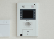 Security.  [Intercom with TV monitor] You can see the visitors shared entrance from the room. Not only audio confirmation in intercom, Recording function and message function, Home delivery display, such as to inform the arrival of the delivery box, Advanced features have been installed. (Same specifications)