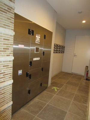 Other common areas. There is a convenient home delivery BOX.