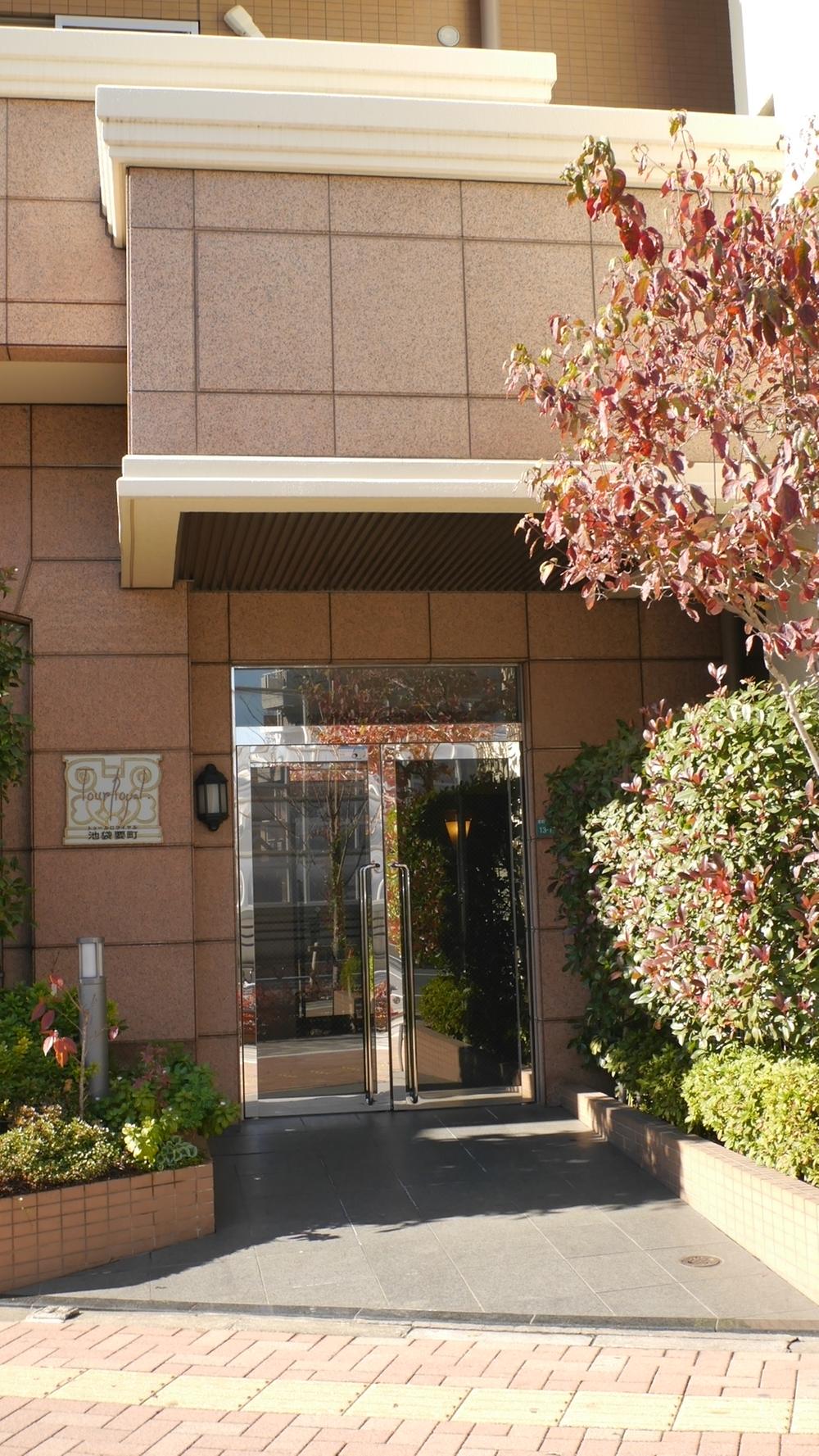 Entrance. Shared entrance