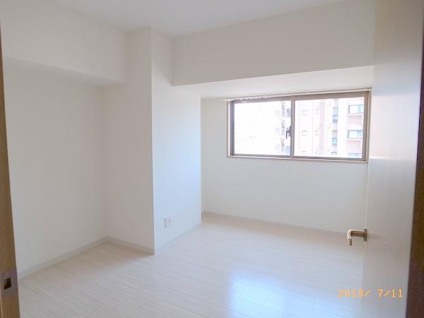 Non-living room. The apartment is a reference photograph.