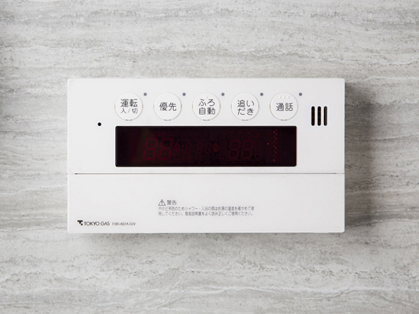 Bathing-wash room.  [Full Otobasu] Even from the kitchen, Hot water supply ・ Manipulate the reheating at the touch of a button. (Amenities of following the web is, All buildings in the model room C type)