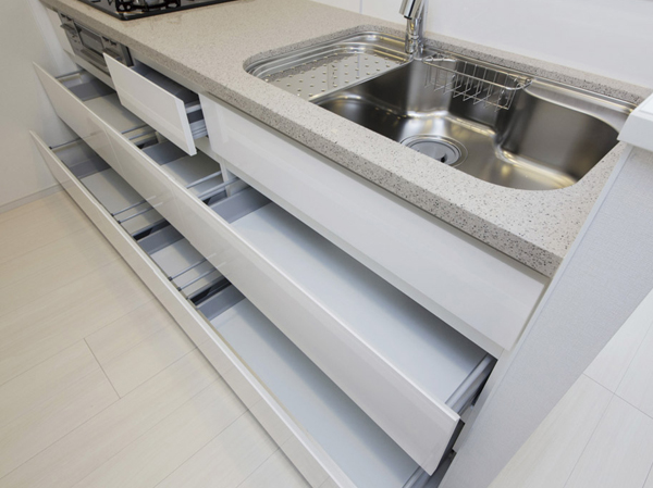 Receipt.  [Slide storage] With scissors hard to soft-close function of the finger. Easily taken out by sliding.