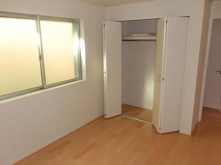 Non-living room. Indoor (12 May 2013) Shooting