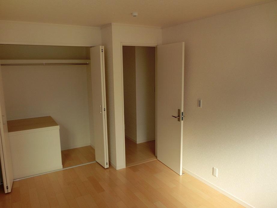 Non-living room. Indoor (12 May 2013) Shooting