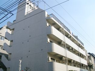 Building appearance. A quiet residential area of ​​apartments! 