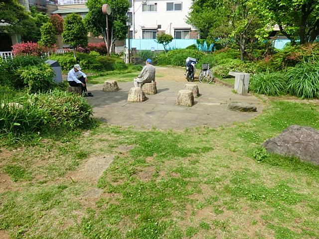 park. 368m until Minamiikebukuro green park