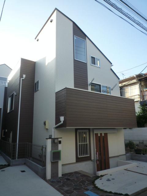 Local appearance photo. A Building (November 2013) Shooting