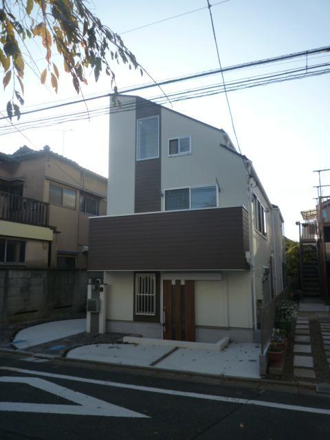 Local appearance photo. A Building (November 2013) Shooting